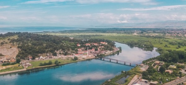 Балканский парадокс: в Албании за время пандемии выросли цены на жильё