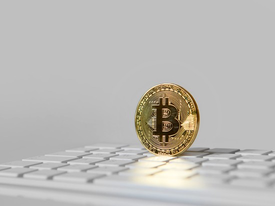 Курс биткойна снизился более чем на 6%