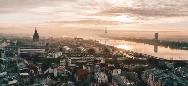 Латвия открывает авиасообщение с Россией