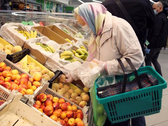 "Лью рассол в печенье": обедневшие россияне описали экономию на продуктах
