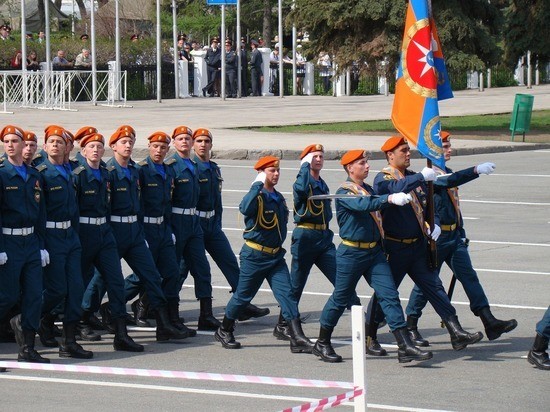 МЧС разрешили эвакуировать граждан грузовыми КАМАЗами