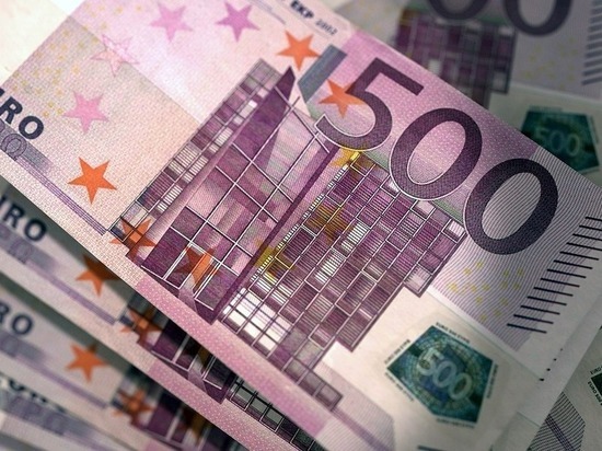 Официальный курс евро вырос на 1,72 рубля