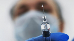 Названы сроки начала массовой вакцинации от COVID-19 в России